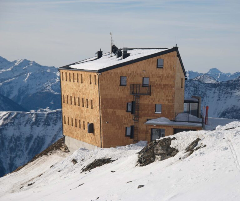 Vom einzelnen Möbelstück bis zum Hochhausentwurf entwerfe ich als Baumeister und Architekt alles für Sie.